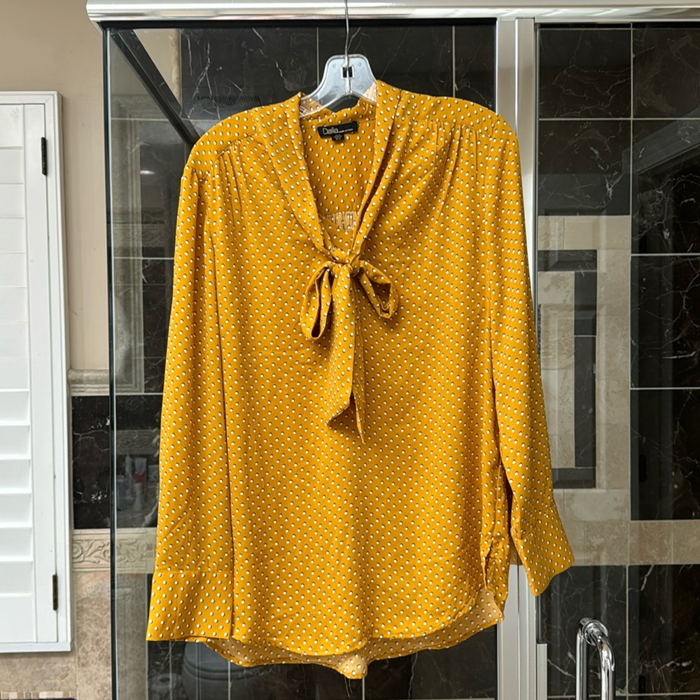Dalia yellow blouse, size M, like new condition, worn once.